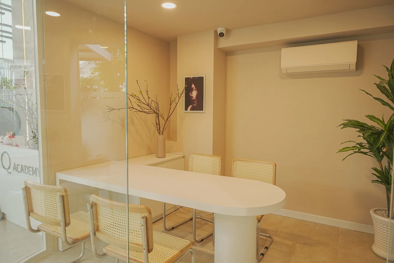 Khu vực nội thất Q Academy sau hoàn thiện cát SHU