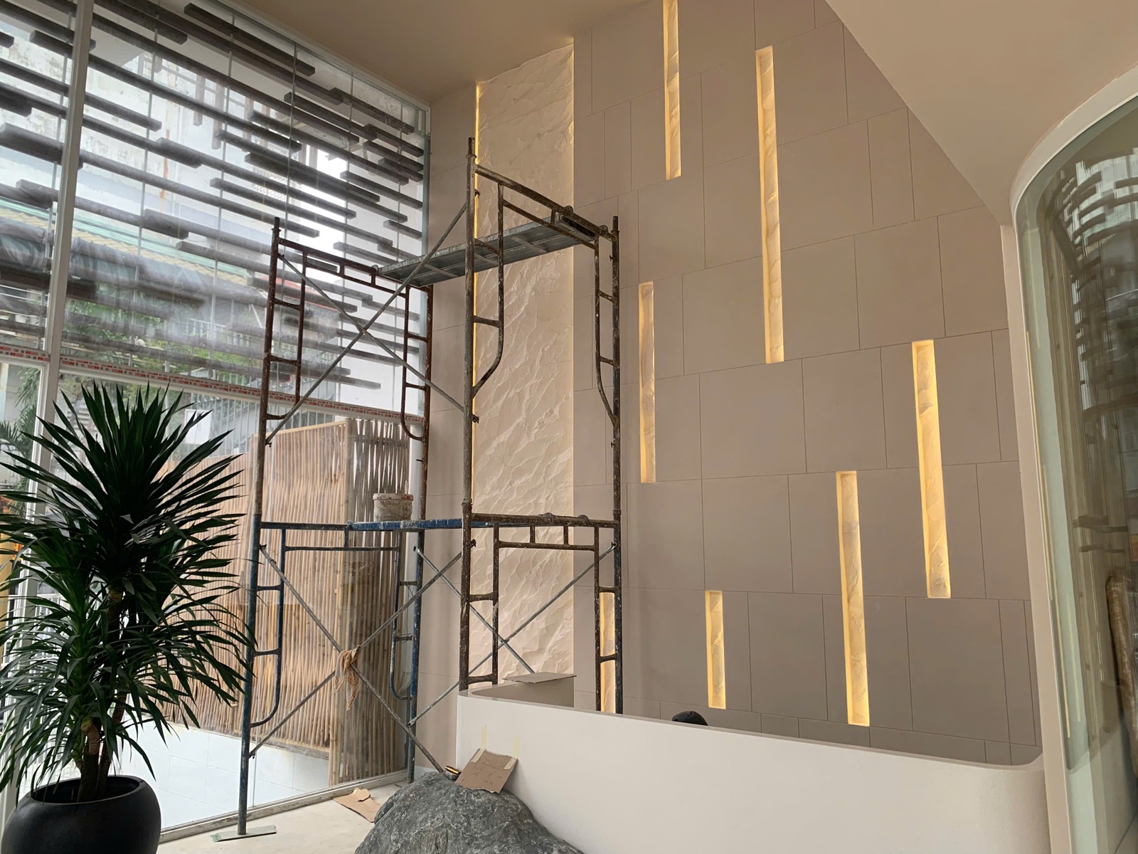 Bề mặt tường đang thi công cát SHU — Q Academy