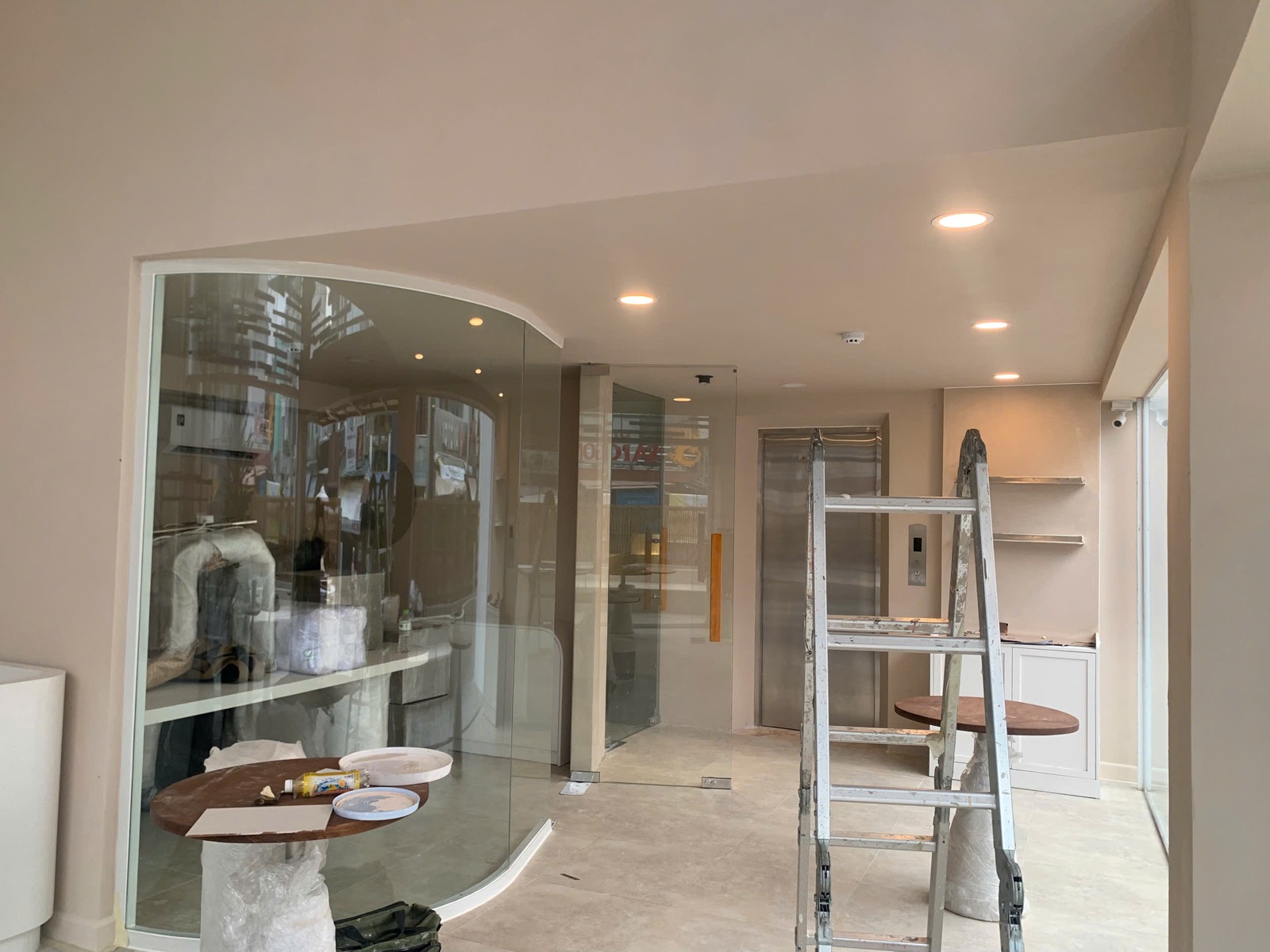Bề mặt trong quá trình thi công — Q Academy