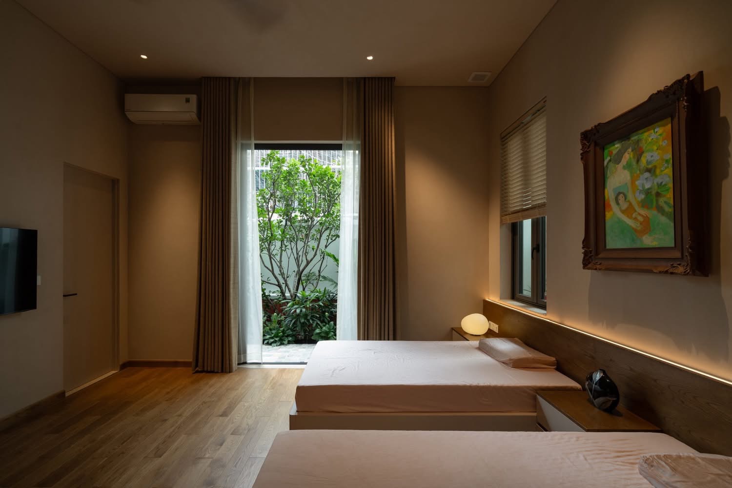 Hành lang biệt thự Anh Tuấn Quận 2