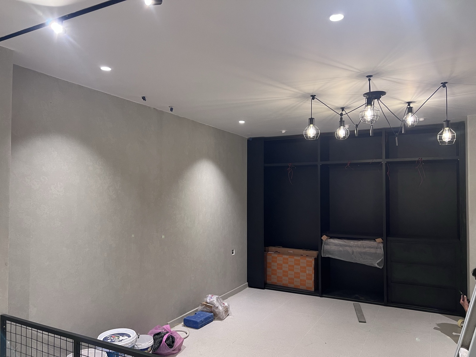 Bề mặt vân bê tông trong quá trình thi công — villa Phú Mỹ Hưng